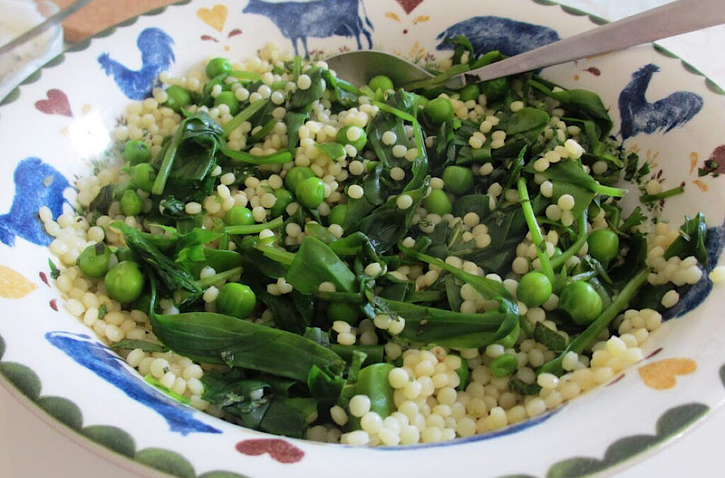 Parelcouscous met doperwtjes, lamsoren en munt