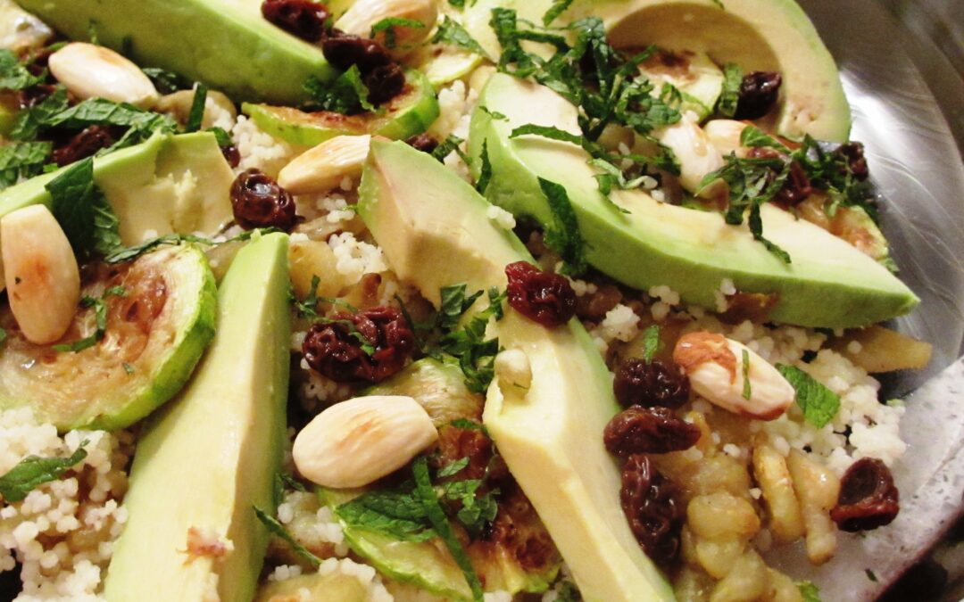 Couscous met aubergine, courgette en avocado