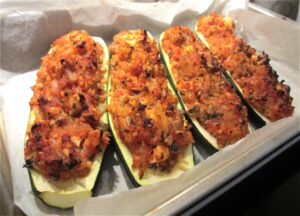 Gevulde courgettes met groenten en feta