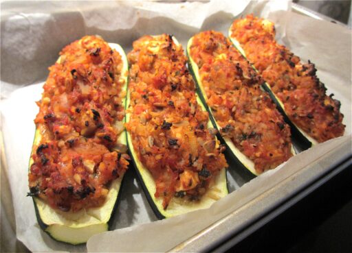 Gevulde courgettes op Turkse wijze Gevulde courgettes met groenten en feta