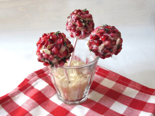 Glaasje met drie geitenkaas lollypops