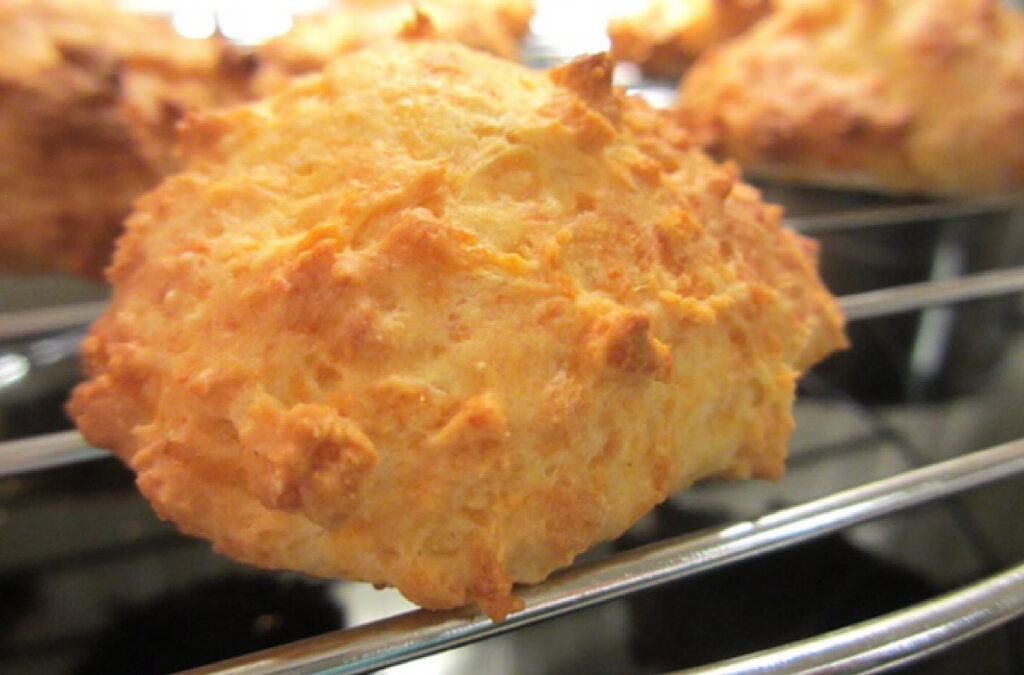 Hartige scones met cheddar voor bij de soep