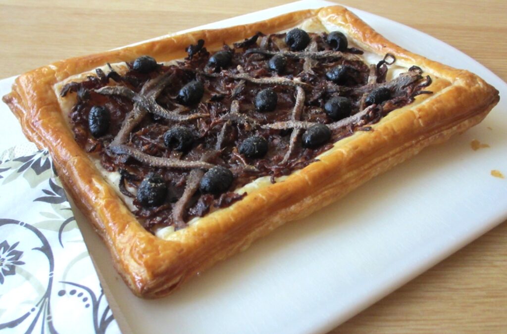 Pissaladière van bladerdeeg
