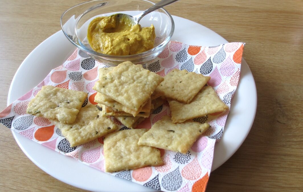 Minicrackers met rozemarijn en Parmezaanse kaas