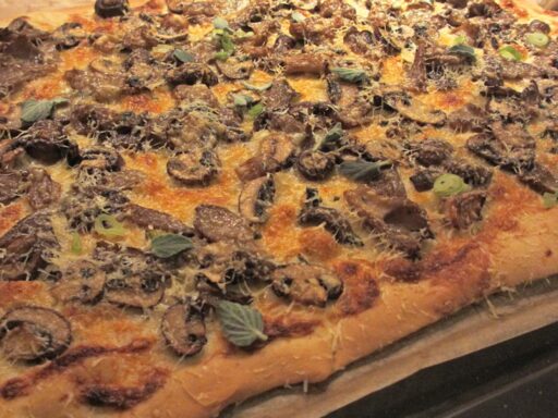 Flammkuchen met paddenstoelen