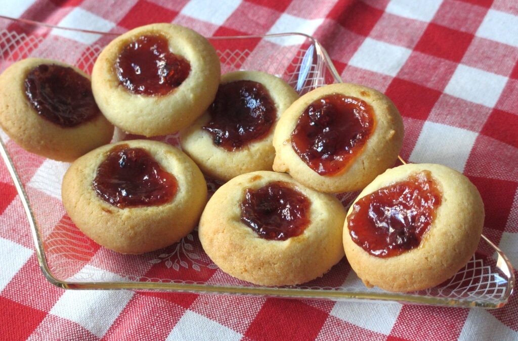 Koekjes met frambozenjam
