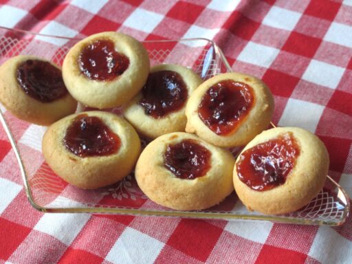 Koekjes met frambozenjam Koekjes met frambozenjam