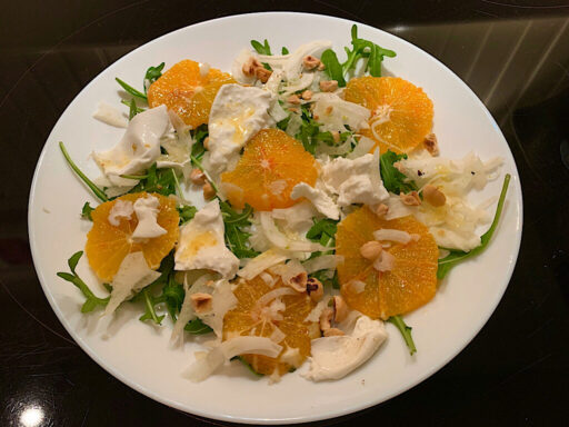 Salade van bloedsinaasappel met burrata en venkel