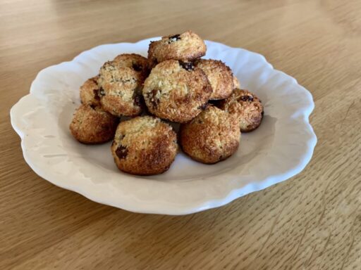Kokosbollen met rum-rozijnen