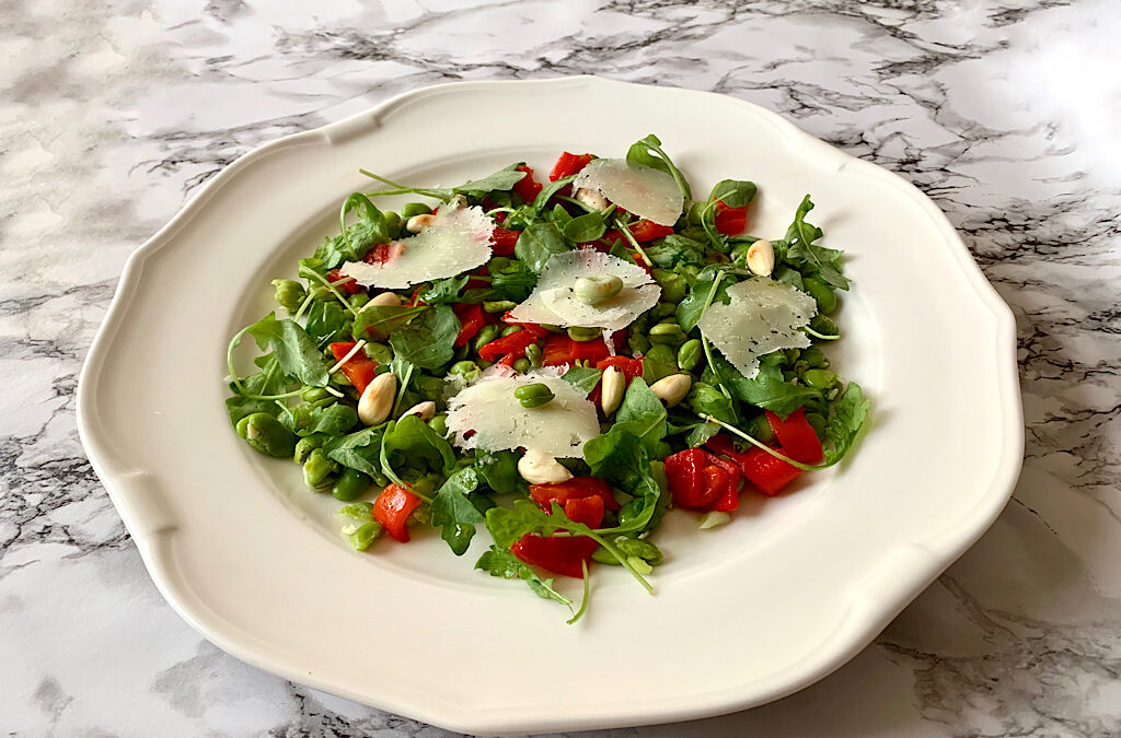 Lauwwarme tuinbonensalade met paprika en manchego