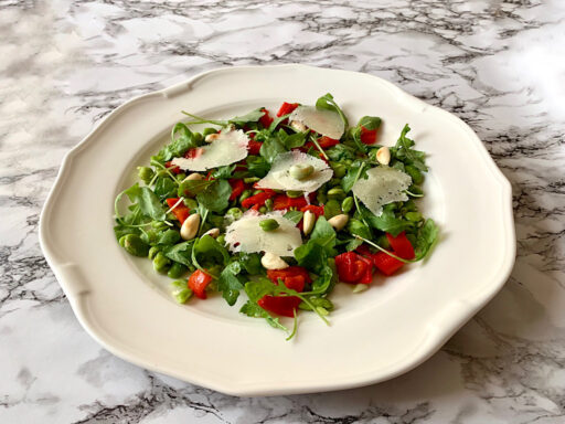 Lauwwarme tuinbonensalade met paprika en manchego