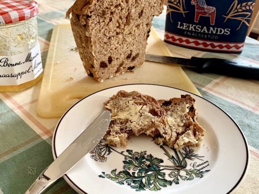 Appel-mueslibrood voor een lui weekendontbijt
