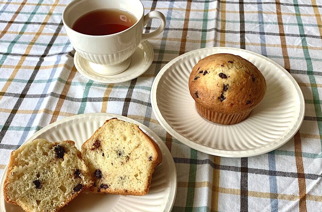 Snelle muffins met sinaasappel en donkere chocolade