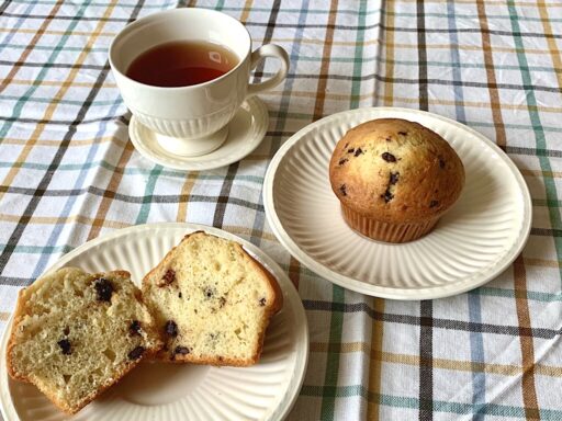 Snelle muffins met sinaasappel en donkere chocolade